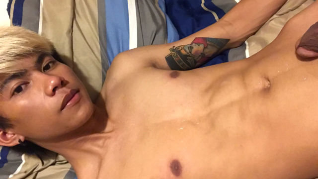 Adorable Xander Squirts A Big Mess