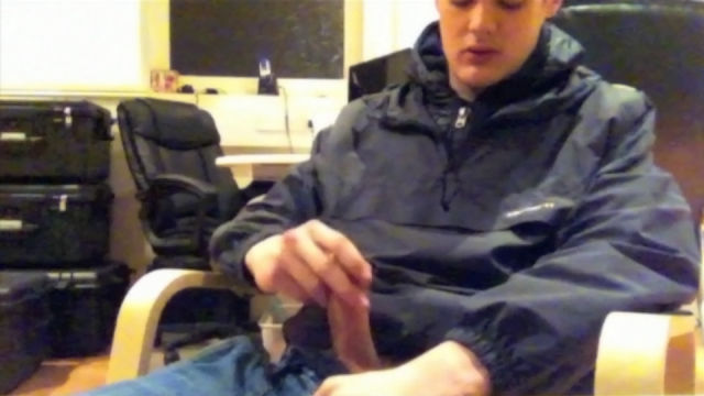 Webcam Wanking In The Office
