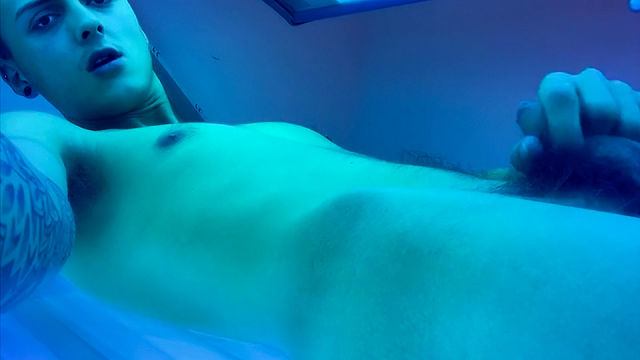 Twinky Sun Bed Stroke Show