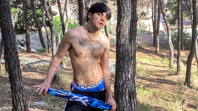 An Outdoor Jack Off With Flecos