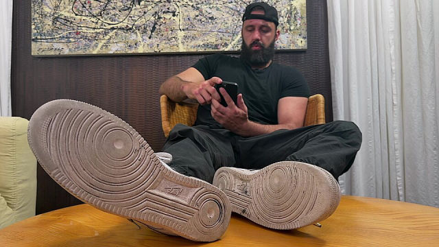 Spy on Maui's Size 15s